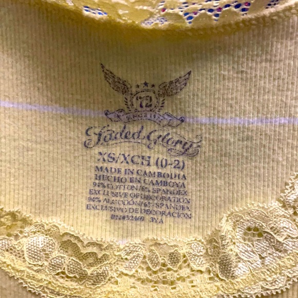 SOLD——4pack) Lacey Tanks/Under-Blouses - Picture 3 of 6